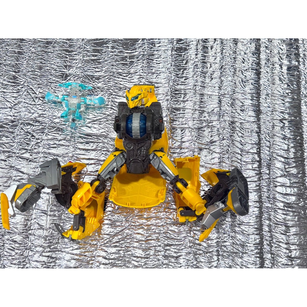 Hasbro Transformers Bumblebee Action Figure Yellow with Battle Mask Accessory